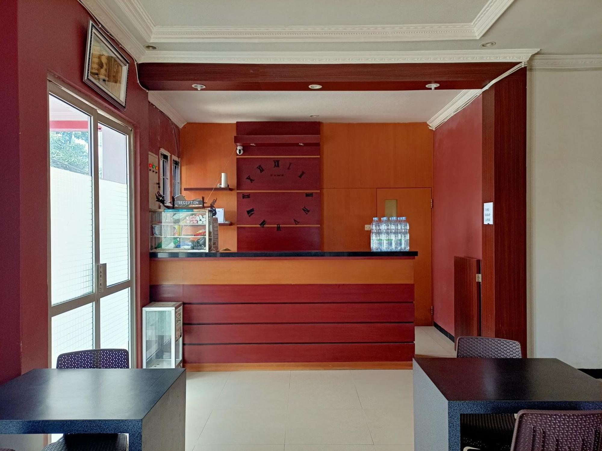 Hotel Oyo 92098 Kost Orange Syariah Makasar Zewnętrze zdjęcie