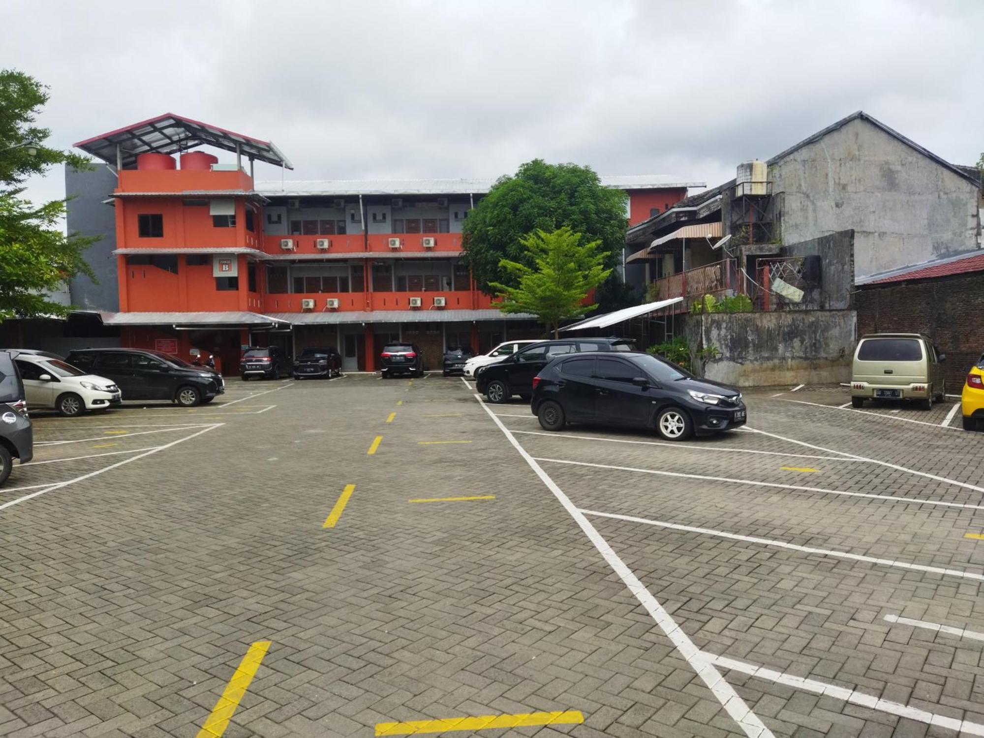 Hotel Oyo 92098 Kost Orange Syariah Makasar Zewnętrze zdjęcie
